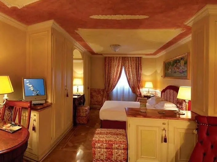 Petit Palais Hotel De Charme Milano 4*,  Italia